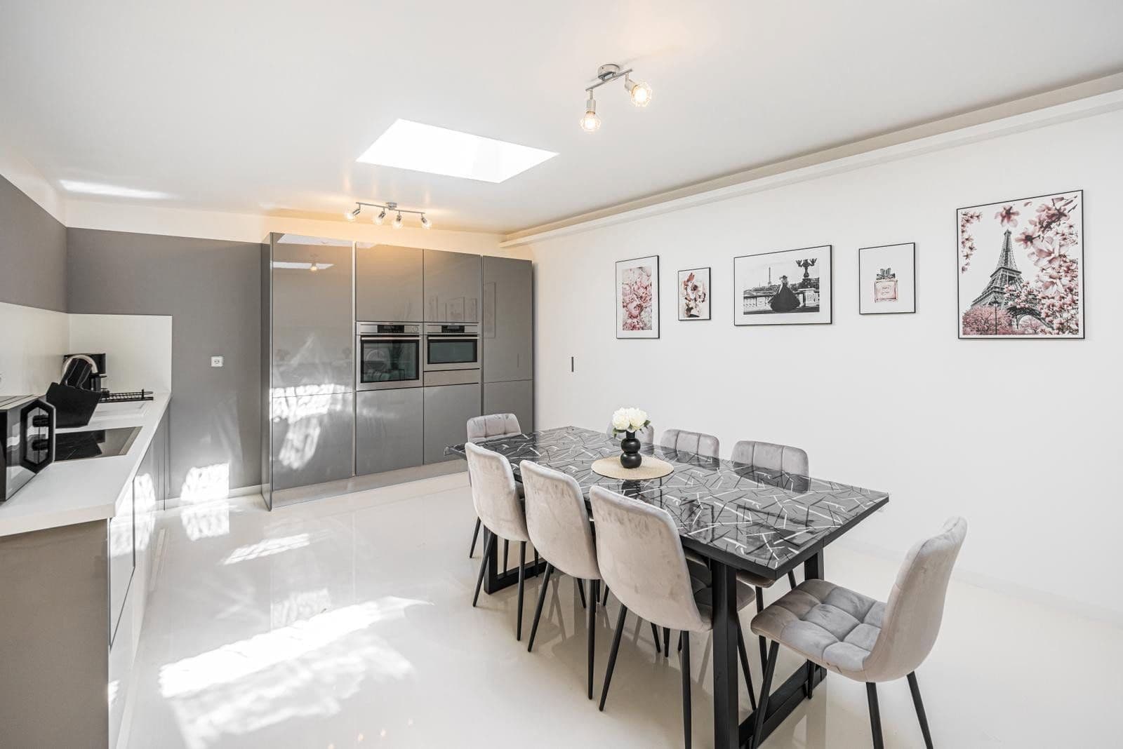 Prodej domu 1.560 m², pozemek 1.070 m², Landsberger Straße 65, Halle, Sasko-Anhaltsko Prodej domu 1.560 m², pozemek 1.070 m², Landsberger Straße 65, Halle, Sasko-Anhaltsko