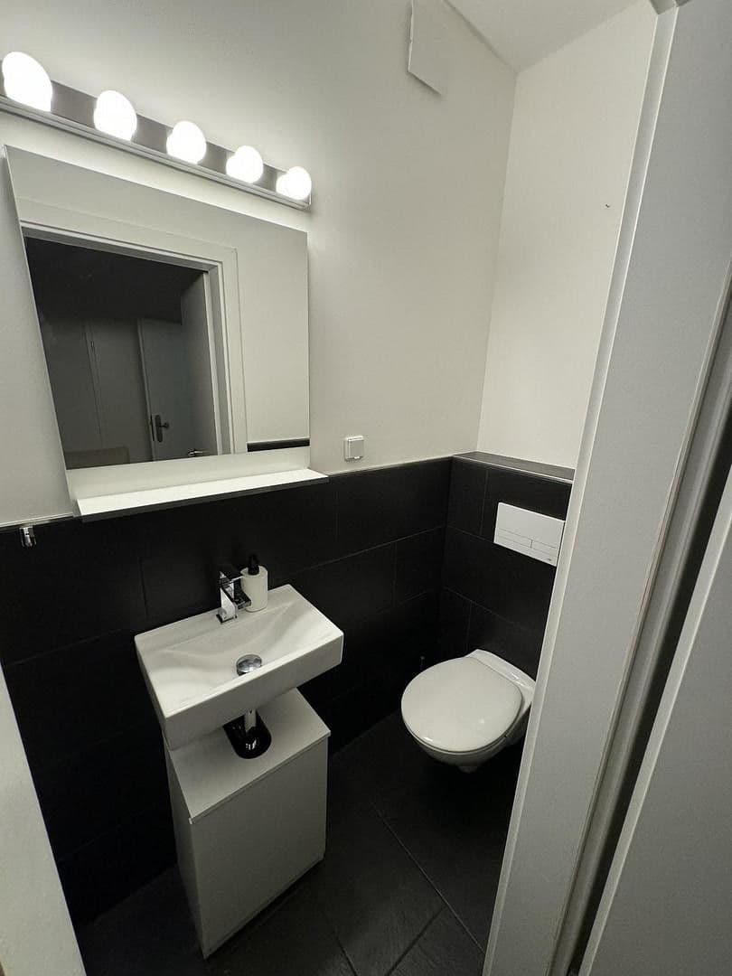 Prodej domu 1.560 m², pozemek 1.070 m², Landsberger Straße 65, Halle, Sasko-Anhaltsko Prodej domu 1.560 m², pozemek 1.070 m², Landsberger Straße 65, Halle, Sasko-Anhaltsko