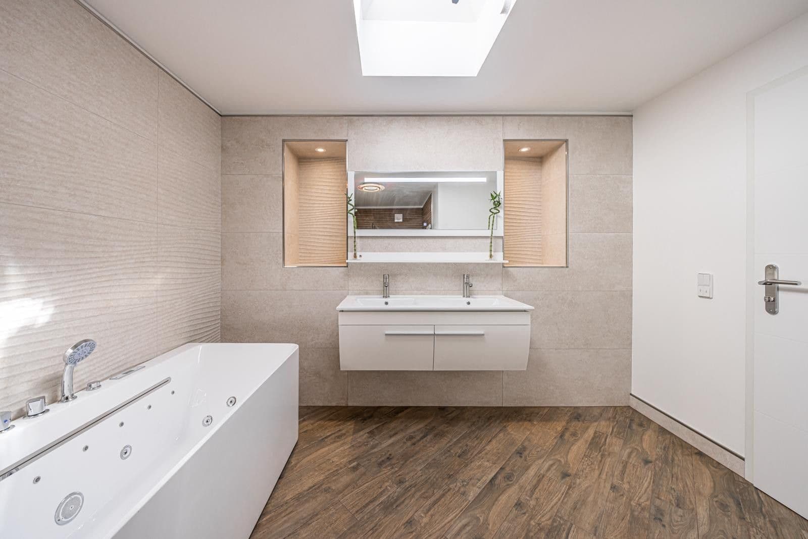 Prodej domu 1.560 m², pozemek 1.070 m², Landsberger Straße 65, Halle, Sasko-Anhaltsko Prodej domu 1.560 m², pozemek 1.070 m², Landsberger Straße 65, Halle, Sasko-Anhaltsko