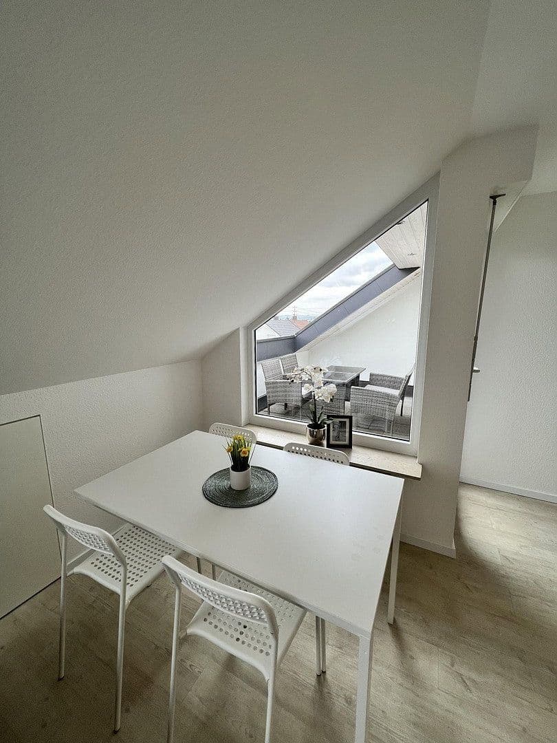 Pronájem bytu 2+1 57 m², Uhlandstr. 3, Großbettlingen, Bádensko-Württembersko Pronájem bytu 2+1 57 m², Uhlandstr. 3, Großbettlingen, Bádensko-Württembersko