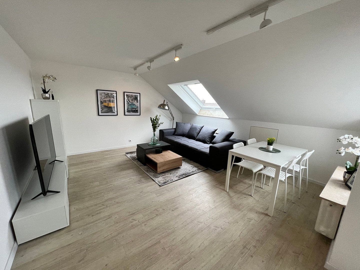 Pronájem bytu 2+1 57 m², Uhlandstr. 3, Großbettlingen, Bádensko-Württembersko Pronájem bytu 2+1 57 m², Uhlandstr. 3, Großbettlingen, Bádensko-Württembersko