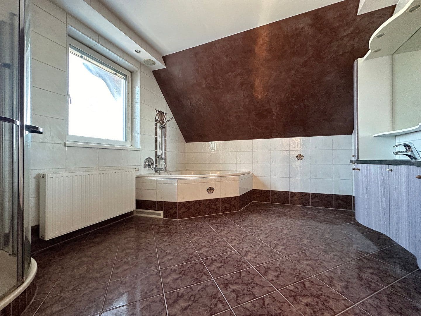 Prodej domu 314 m², pozemek 3.945 m², Lannach, Štýrsko Prodej domu 314 m², pozemek 3.945 m², Lannach, Štýrsko