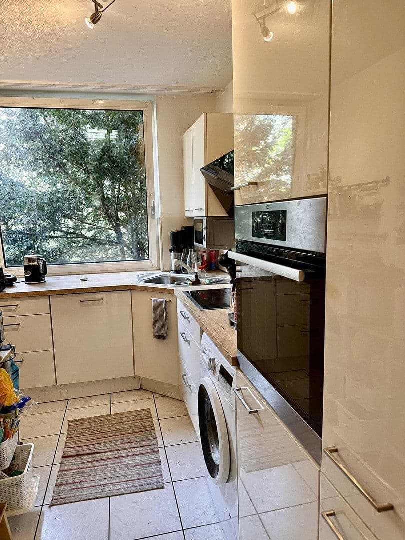 Pronájem bytu 4+1 105 m², Nesselrodestr. 18 b, Köln, Severní Porýní-Vestfálsko Pronájem bytu 4+1 105 m², Nesselrodestr. 18 b, Köln, Severní Porýní-Vestfálsko