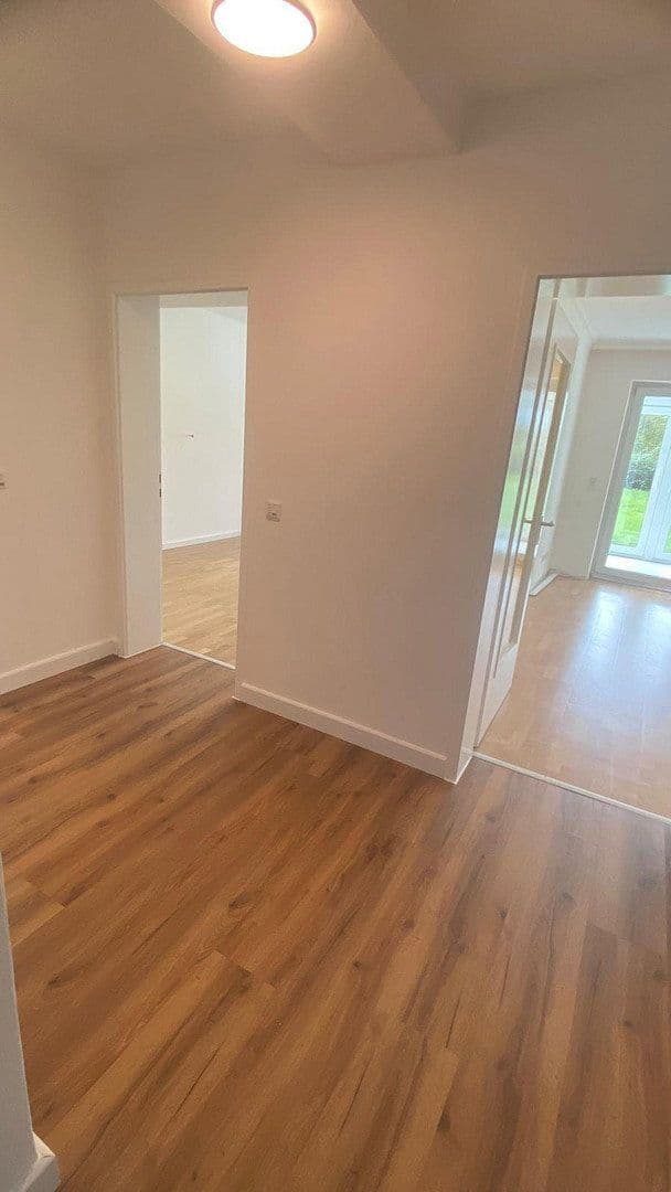 Pronájem bytu 2+1 78 m², Düsseldorf, Severní Porýní-Vestfálsko Pronájem bytu 2+1 78 m², Düsseldorf, Severní Porýní-Vestfálsko