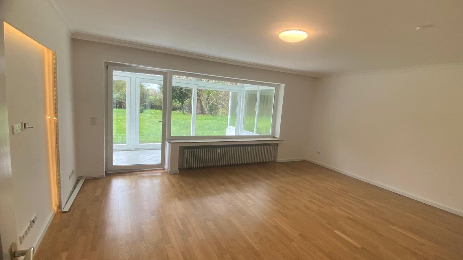 Pronájem bytu 2+1 78 m², Düsseldorf, Severní Porýní-Vestfálsko Pronájem bytu 2+1 78 m², Düsseldorf, Severní Porýní-Vestfálsko