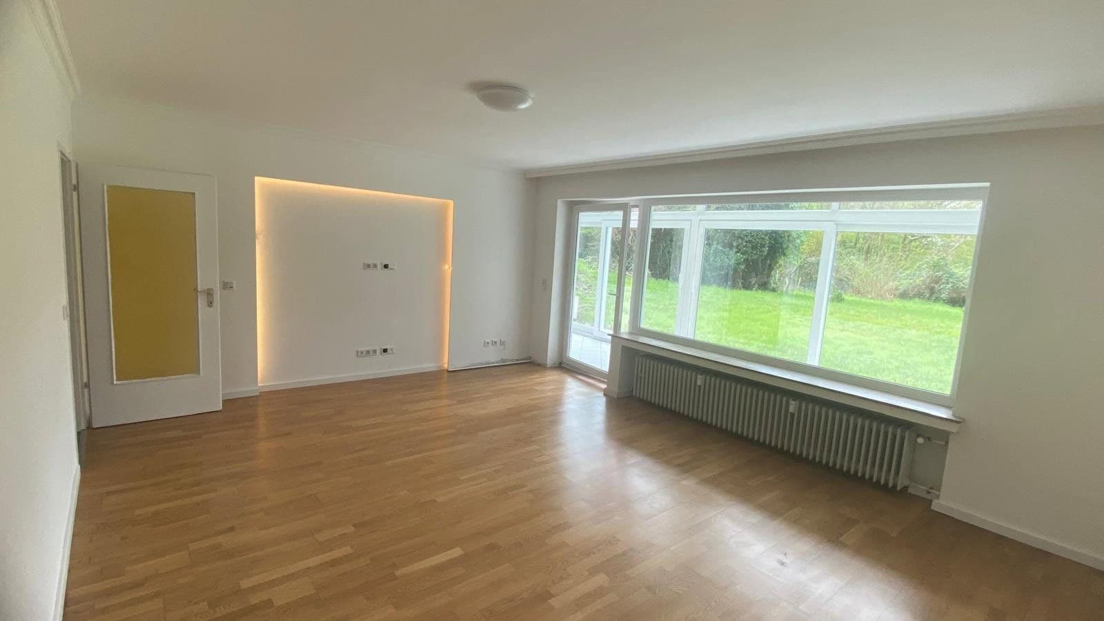 Pronájem bytu 2+1 78 m², Düsseldorf, Severní Porýní-Vestfálsko Pronájem bytu 2+1 78 m², Düsseldorf, Severní Porýní-Vestfálsko