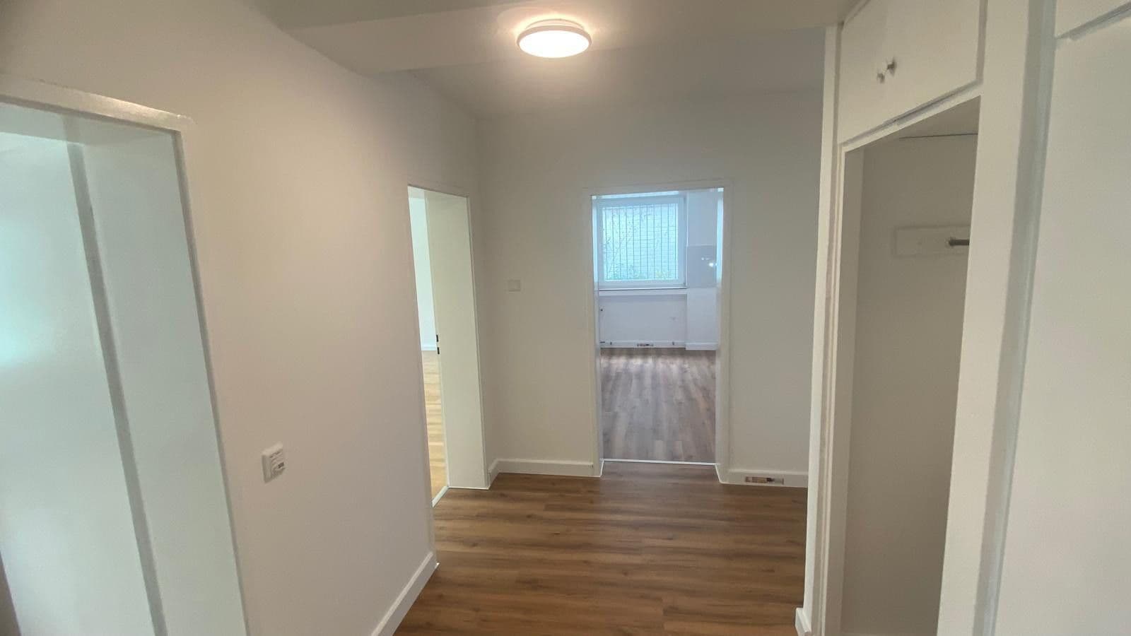 Pronájem bytu 2+1 78 m², Düsseldorf, Severní Porýní-Vestfálsko Pronájem bytu 2+1 78 m², Düsseldorf, Severní Porýní-Vestfálsko