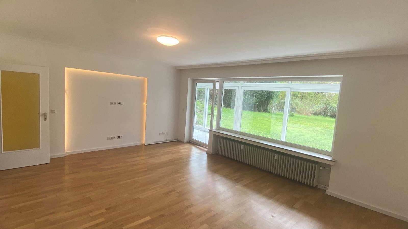 Pronájem bytu 2+1 78 m², Düsseldorf, Severní Porýní-Vestfálsko Pronájem bytu 2+1 78 m², Düsseldorf, Severní Porýní-Vestfálsko