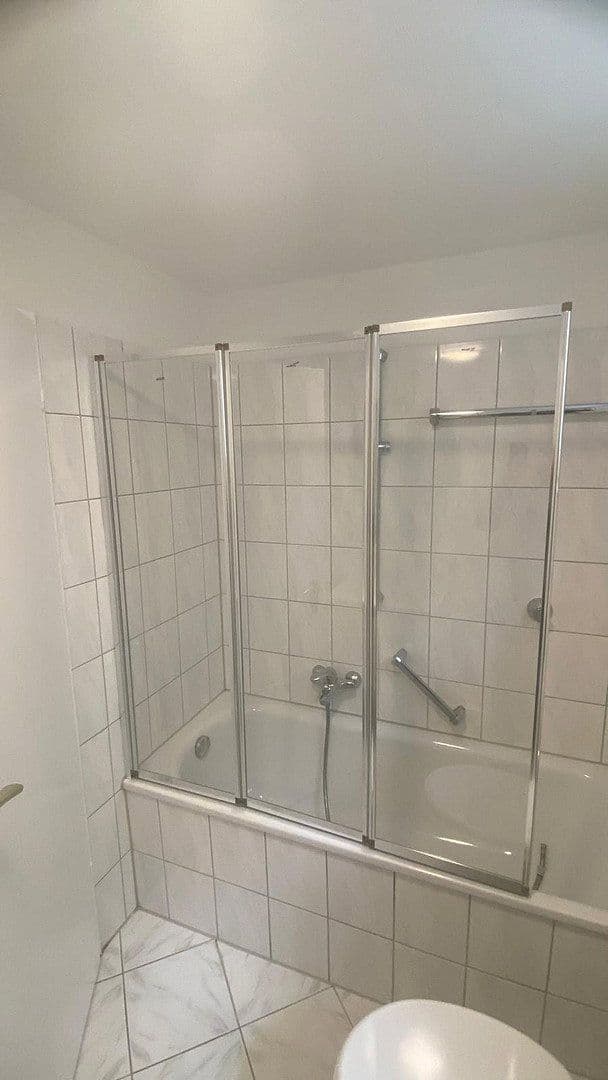 Pronájem bytu 2+1 78 m², Düsseldorf, Severní Porýní-Vestfálsko Pronájem bytu 2+1 78 m², Düsseldorf, Severní Porýní-Vestfálsko