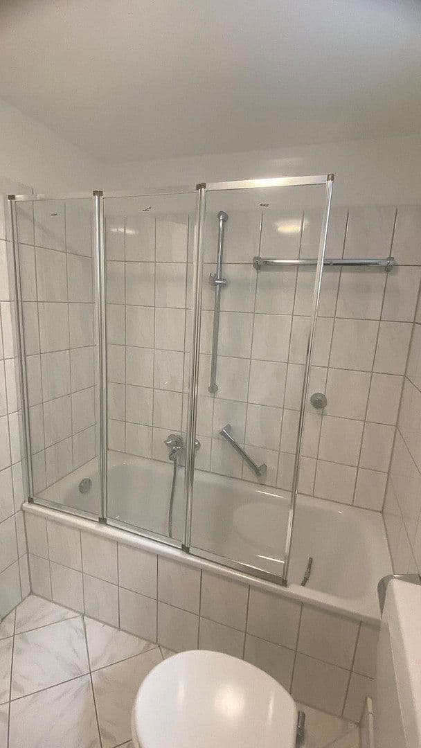 Pronájem bytu 2+1 78 m², Düsseldorf, Severní Porýní-Vestfálsko Pronájem bytu 2+1 78 m², Düsseldorf, Severní Porýní-Vestfálsko