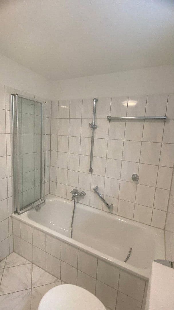 Pronájem bytu 2+1 78 m², Düsseldorf, Severní Porýní-Vestfálsko Pronájem bytu 2+1 78 m², Düsseldorf, Severní Porýní-Vestfálsko