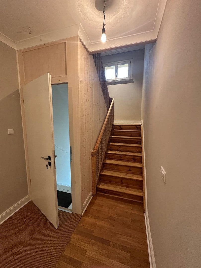 Pronájem bytu 4+1 123 m², Lessingstraße 6, Hermsdorf, Durynsko Pronájem bytu 4+1 123 m², Lessingstraße 6, Hermsdorf, Durynsko