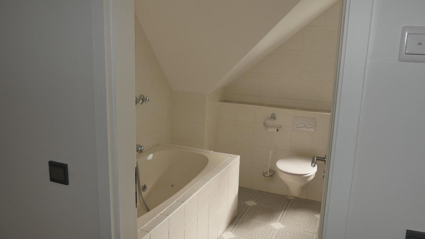 Pronájem domu 145 m², pozemek 581 m², Ratingen, Severní Porýní-Vestfálsko Pronájem domu 145 m², pozemek 581 m², Ratingen, Severní Porýní-Vestfálsko