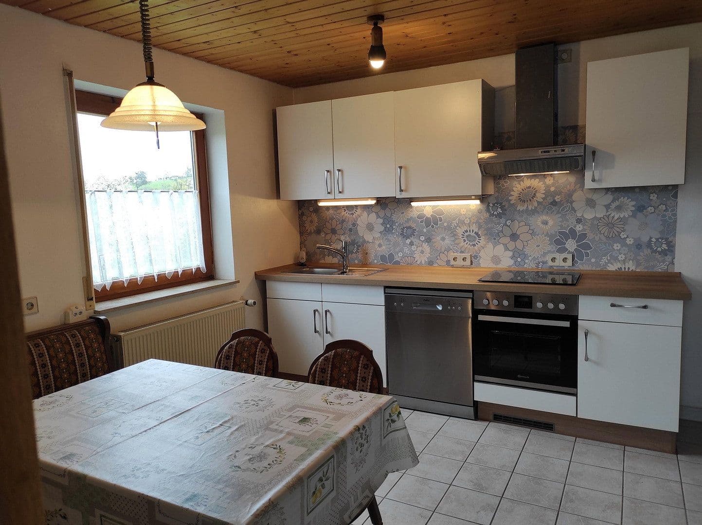Prodej domu 330 m², pozemek 939 m², Kirchheim unter Teck, Bádensko-Württembersko Prodej domu 330 m², pozemek 939 m², Kirchheim unter Teck, Bádensko-Württembersko