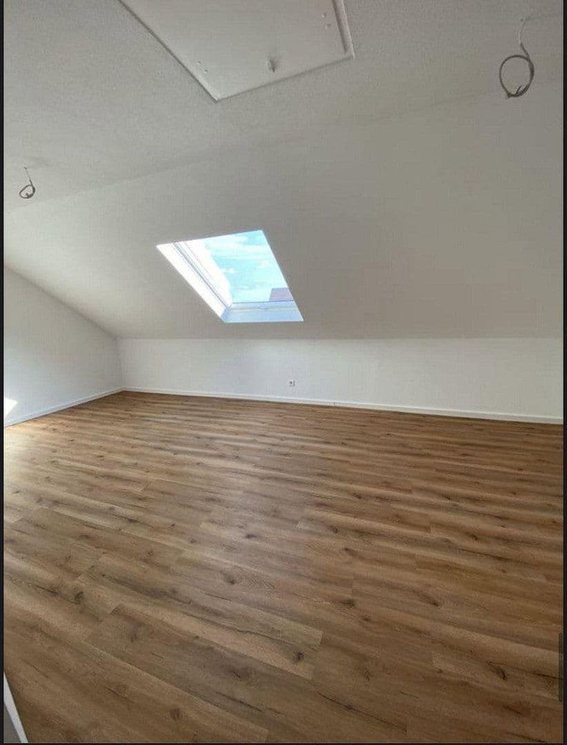 Pronájem bytu 2+1 90 m², Sankt-Catharina-Straße 10, Grabenstetten, Bádensko-Württembersko Pronájem bytu 2+1 90 m², Sankt-Catharina-Straße 10, Grabenstetten, Bádensko-Württembersko