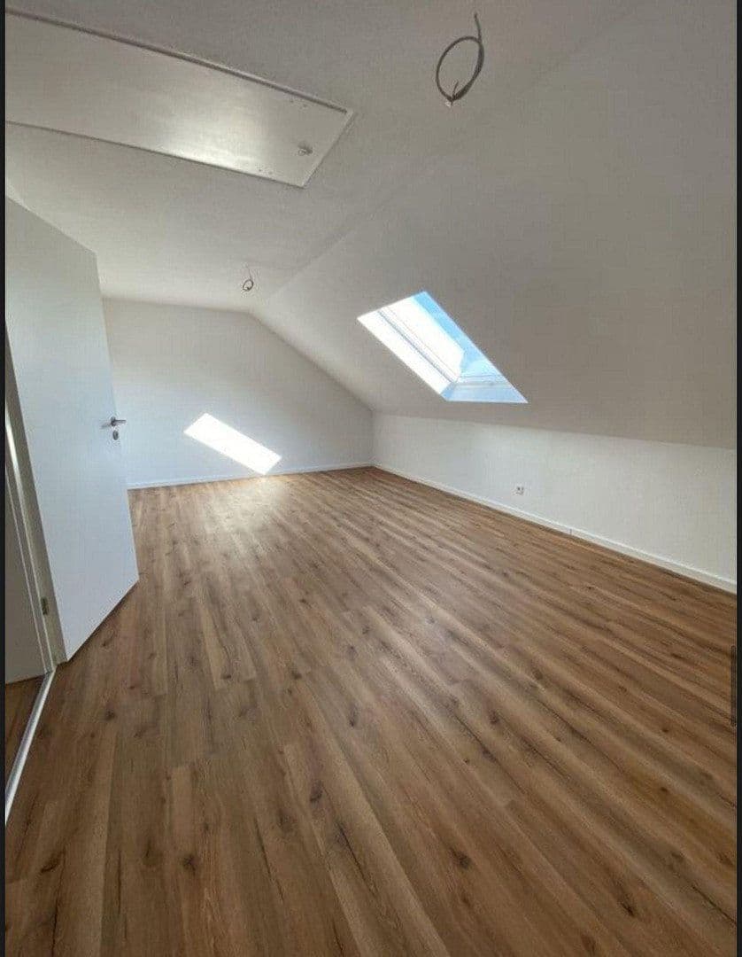 Pronájem bytu 2+1 90 m², Sankt-Catharina-Straße 10, Grabenstetten, Bádensko-Württembersko Pronájem bytu 2+1 90 m², Sankt-Catharina-Straße 10, Grabenstetten, Bádensko-Württembersko