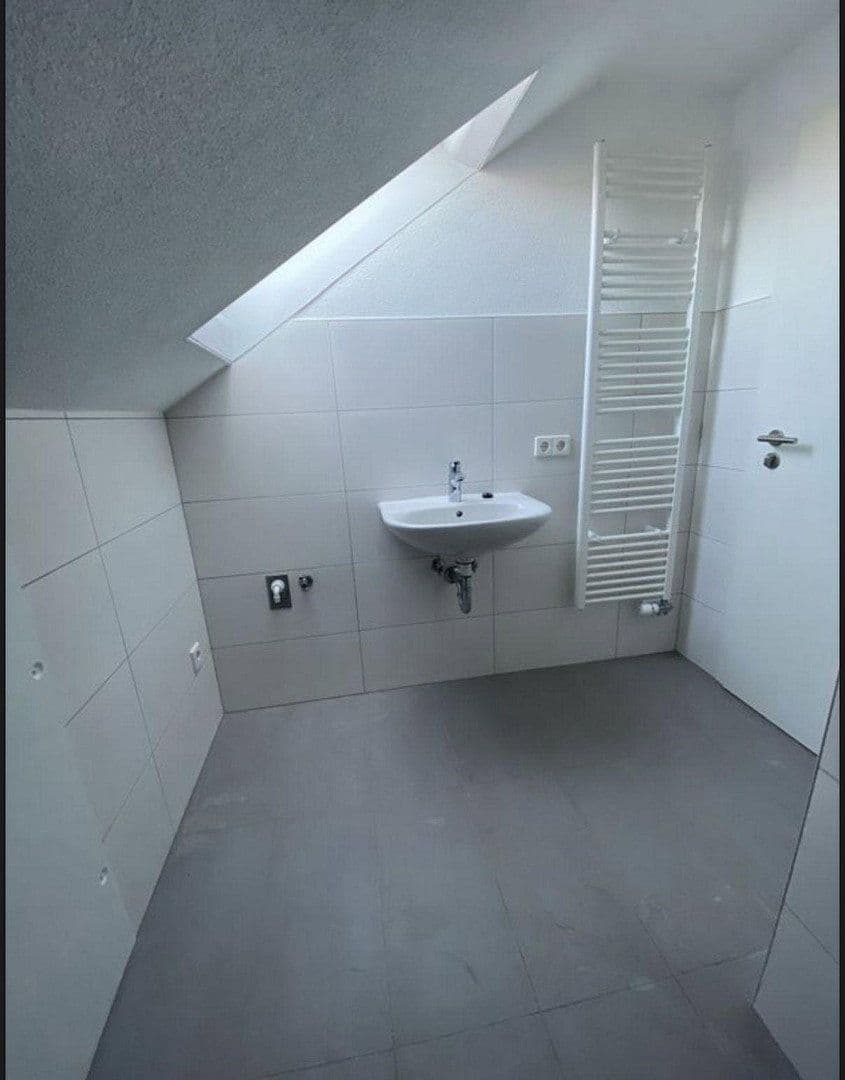 Pronájem bytu 2+1 90 m², Sankt-Catharina-Straße 10, Grabenstetten, Bádensko-Württembersko Pronájem bytu 2+1 90 m², Sankt-Catharina-Straße 10, Grabenstetten, Bádensko-Württembersko