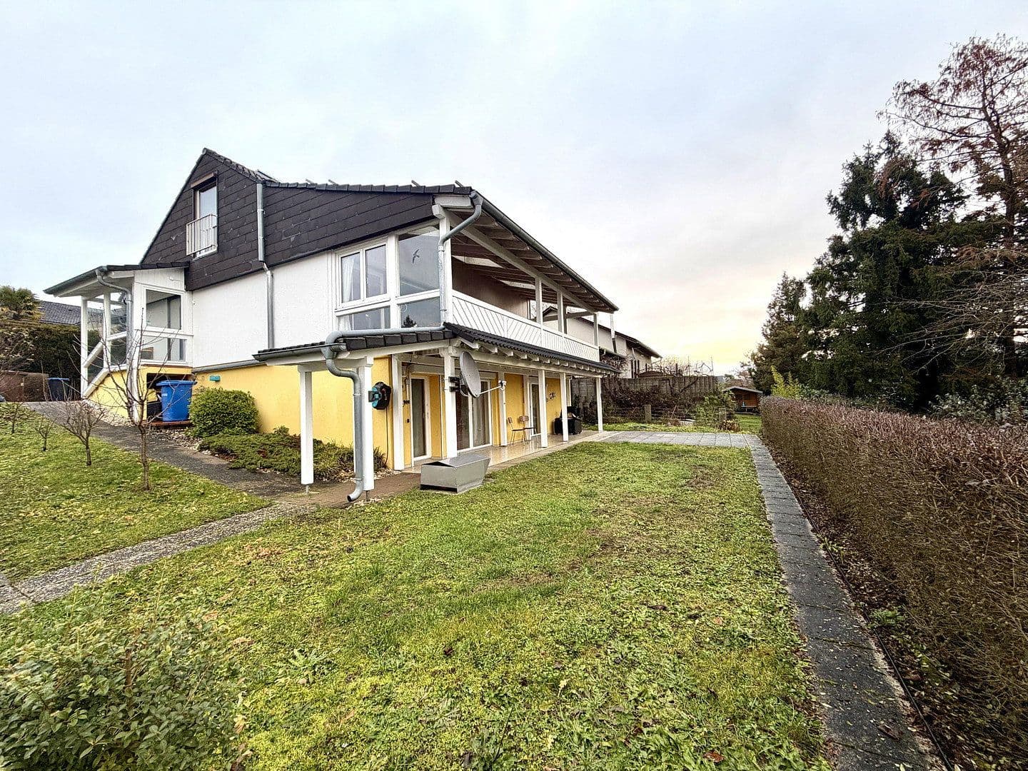 Prodej domu 205 m², pozemek 560 m², Haselweg 3, Jestetten, Bádensko-Württembersko Prodej domu 205 m², pozemek 560 m², Haselweg 3, Jestetten, Bádensko-Württembersko