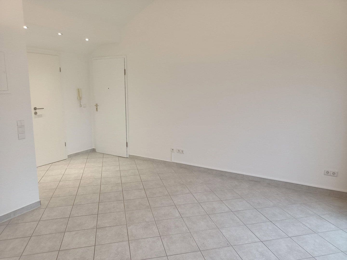 Pronájem bytu 2+1 51 m², Balinger Str. 12, Leonberg, Bádensko-Württembersko Pronájem bytu 2+1 51 m², Balinger Str. 12, Leonberg, Bádensko-Württembersko