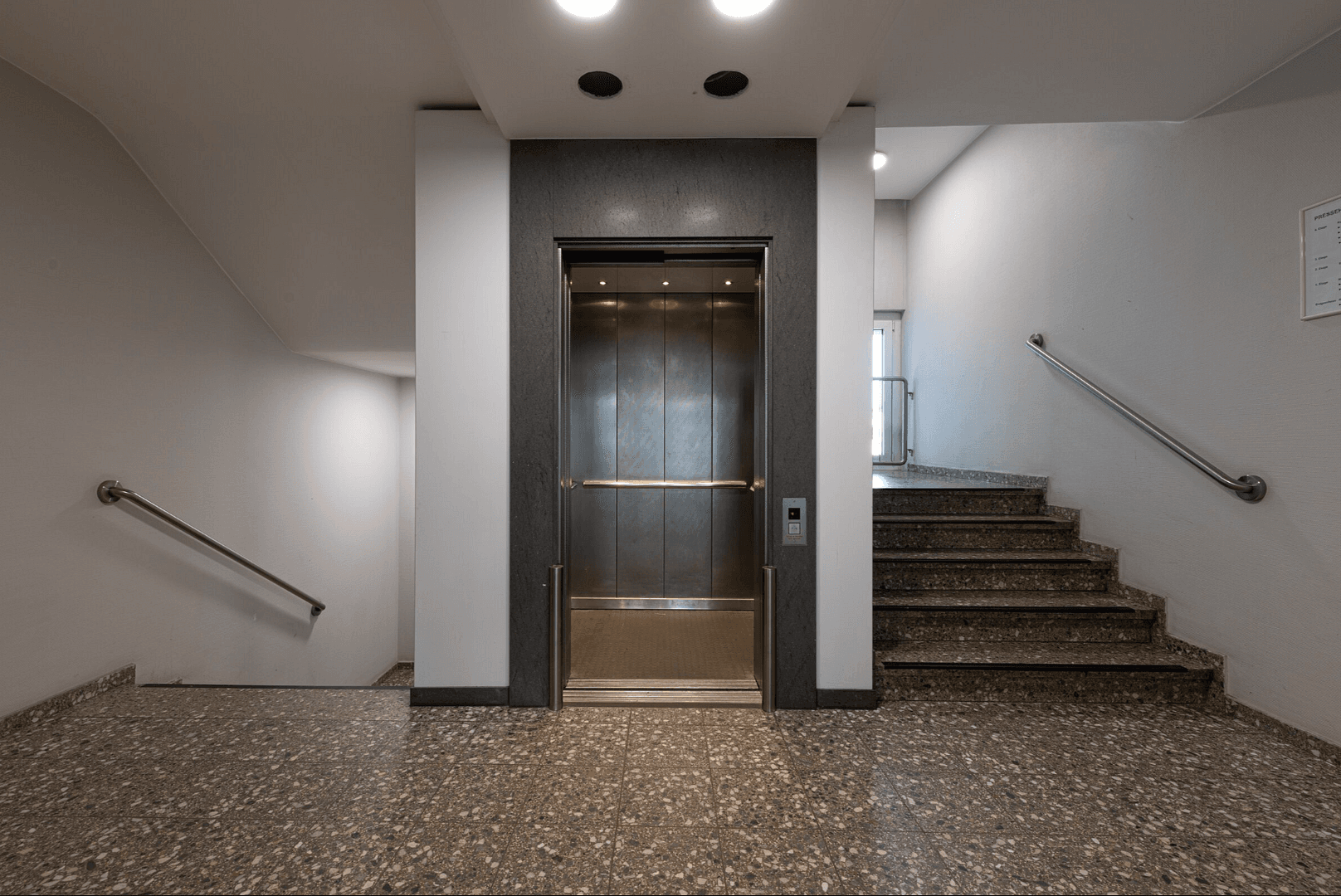 Pronájem kanceláře 646 m², Moselstr. 14, Neuss, Severní Porýní-Vestfálsko Pronájem kanceláře 646 m², Moselstr. 14, Neuss, Severní Porýní-Vestfálsko