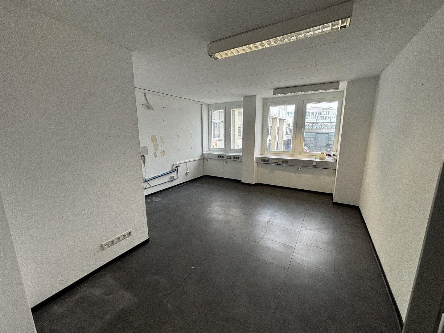 Pronájem kanceláře 200 m², Moselstr. 14, Neuss, Severní Porýní-Vestfálsko Pronájem kanceláře 200 m², Moselstr. 14, Neuss, Severní Porýní-Vestfálsko