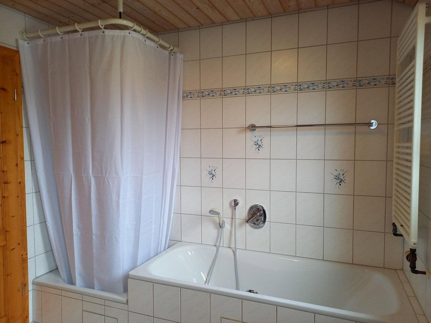 Prodej domu 195 m², pozemek 670 m², Leinzell, Bádensko-Württembersko Prodej domu 195 m², pozemek 670 m², Leinzell, Bádensko-Württembersko