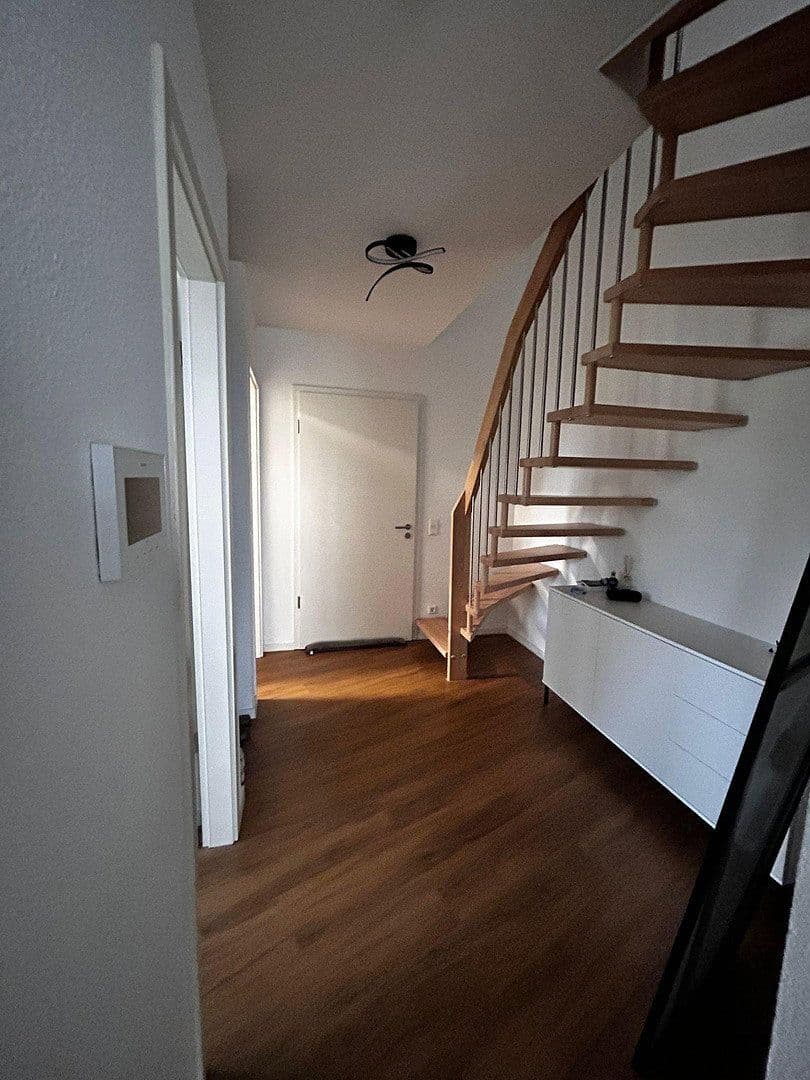 Pronájem bytu 3+1 78 m², Reudernerstr. 29, Nürtingen, Bádensko-Württembersko Pronájem bytu 3+1 78 m², Reudernerstr. 29, Nürtingen, Bádensko-Württembersko