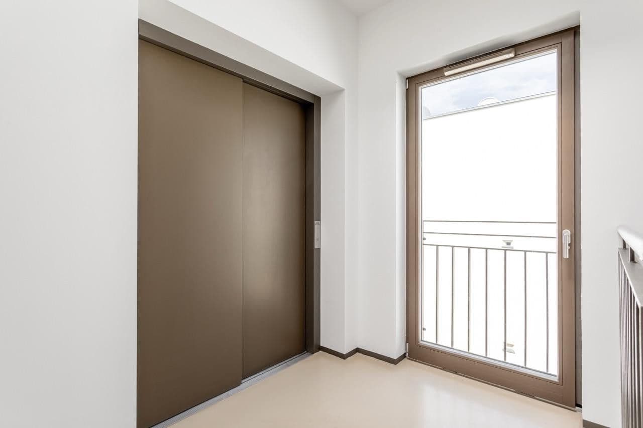 Prodej bytu 4+1 108 m², Hohenstaufenstr. 9, Berlin, Berlín Prodej bytu 4+1 108 m², Hohenstaufenstr. 9, Berlin, Berlín