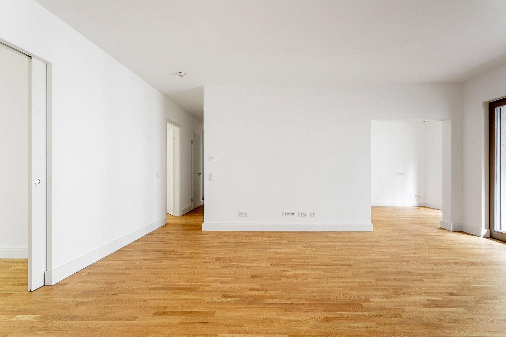 Prodej bytu 4+1 108 m², Hohenstaufenstr. 9, Berlin, Berlín Prodej bytu 4+1 108 m², Hohenstaufenstr. 9, Berlin, Berlín
