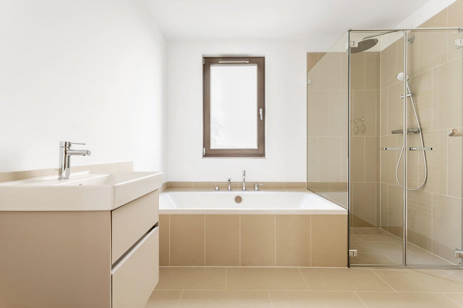 Prodej bytu 4+1 108 m², Hohenstaufenstr. 9, Berlin, Berlín Prodej bytu 4+1 108 m², Hohenstaufenstr. 9, Berlin, Berlín