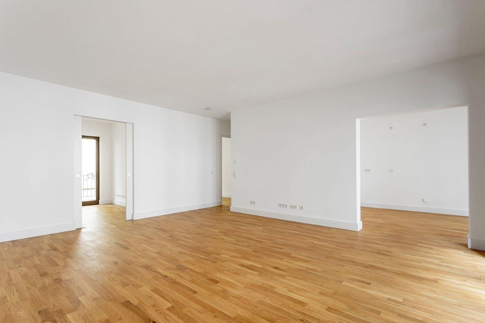 Prodej bytu 4+1 108 m², Hohenstaufenstr. 9, Berlin, Berlín Prodej bytu 4+1 108 m², Hohenstaufenstr. 9, Berlin, Berlín