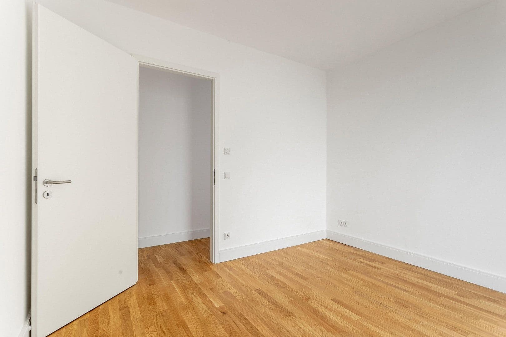 Prodej bytu 4+1 108 m², Hohenstaufenstr. 9, Berlin, Berlín Prodej bytu 4+1 108 m², Hohenstaufenstr. 9, Berlin, Berlín