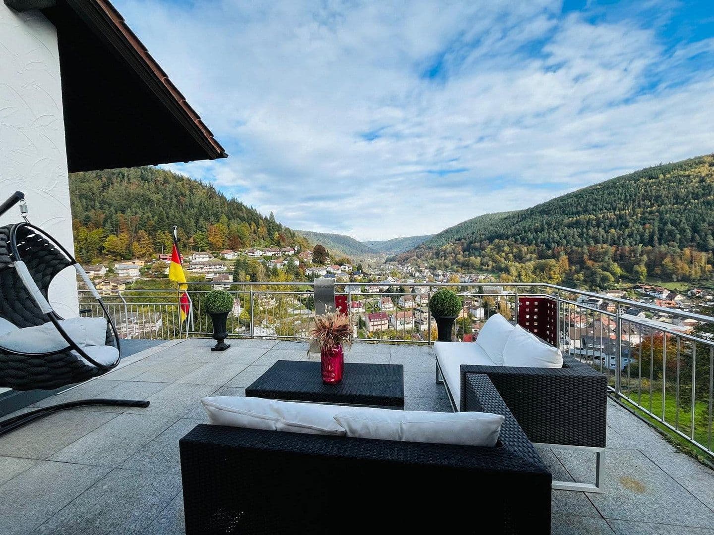 Prodej bytu 4+1 154 m², Bad Wildbad, Bádensko-Württembersko Prodej bytu 4+1 154 m², Bad Wildbad, Bádensko-Württembersko