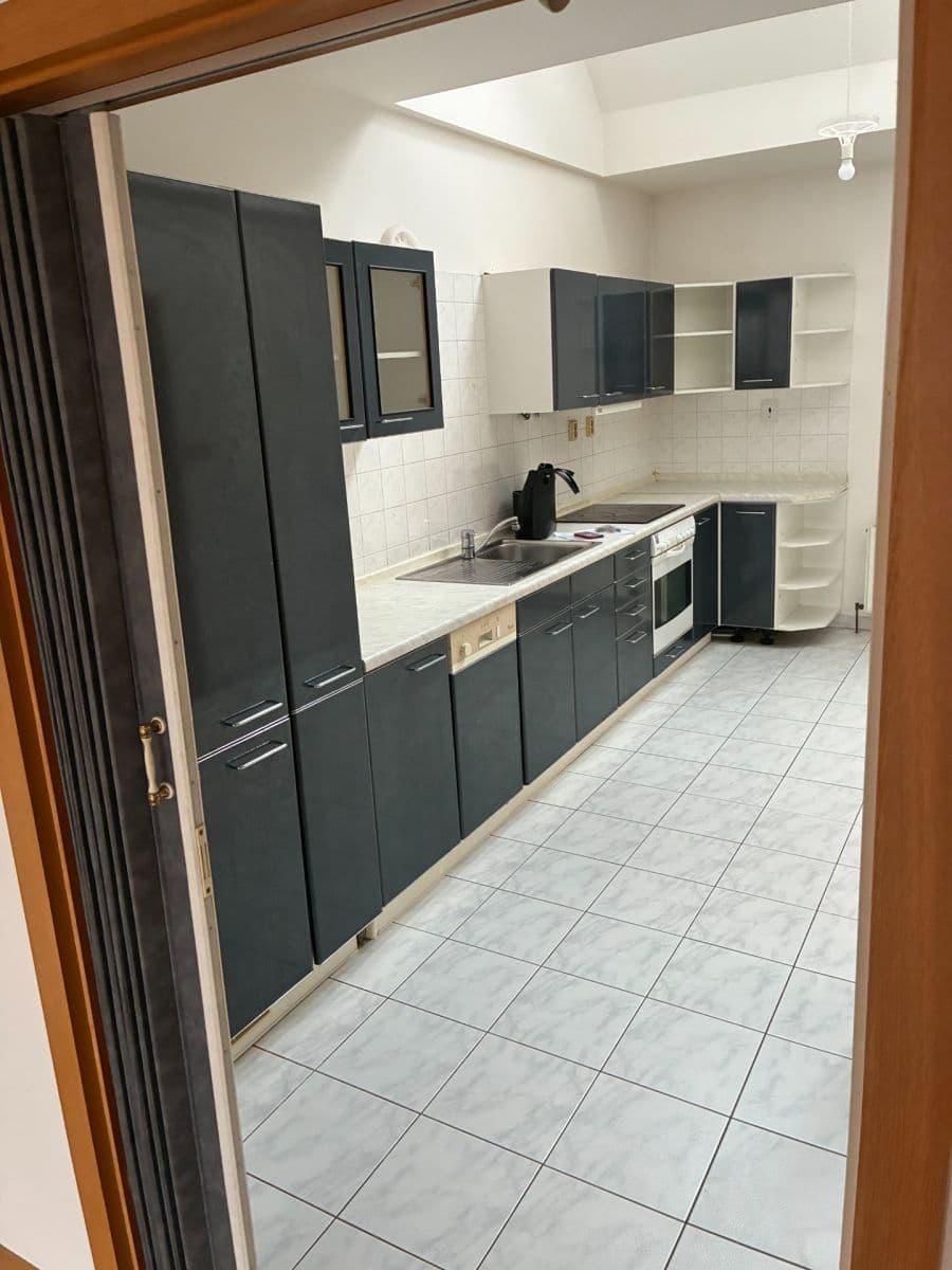 Pronájem bytu 3+1 92 m², Půlkruhová, Praha, Praha Pronájem bytu 3+1 92 m², Půlkruhová, Praha, Praha