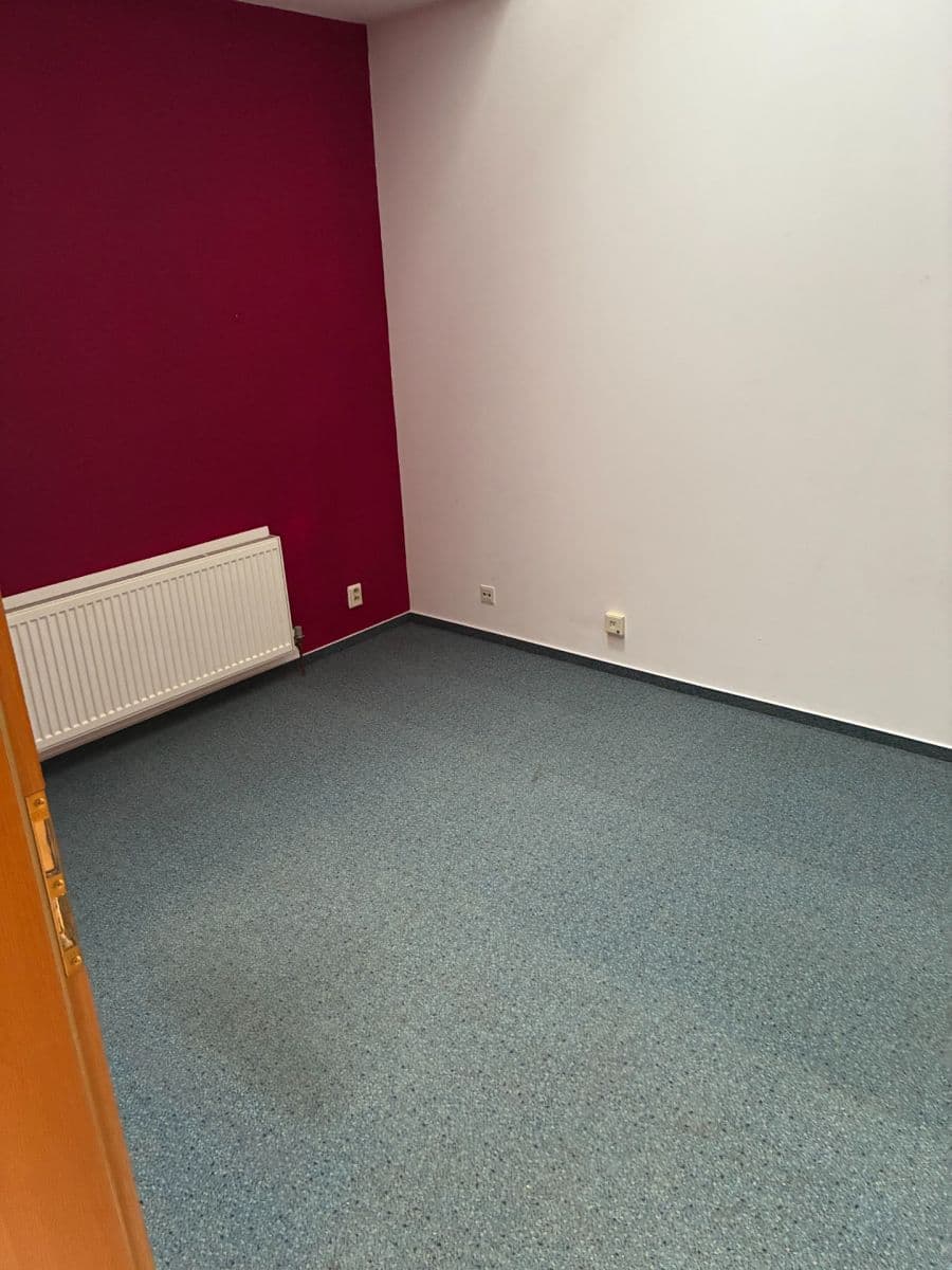 Pronájem bytu 3+1 92 m², Půlkruhová, Praha, Praha Pronájem bytu 3+1 92 m², Půlkruhová, Praha, Praha