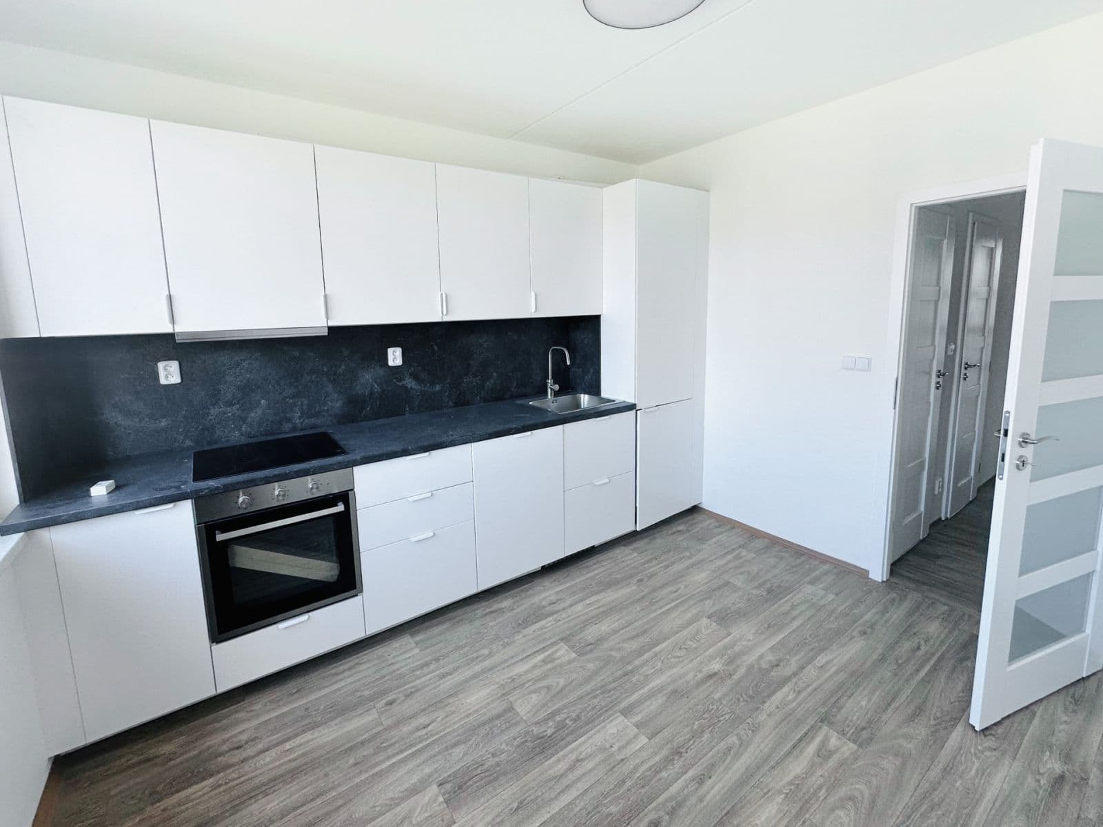 Pronájem bytu 3+1 76 m², Jordana Jovkova, Praha, Praha Pronájem bytu 3+1 76 m², Jordana Jovkova, Praha, Praha