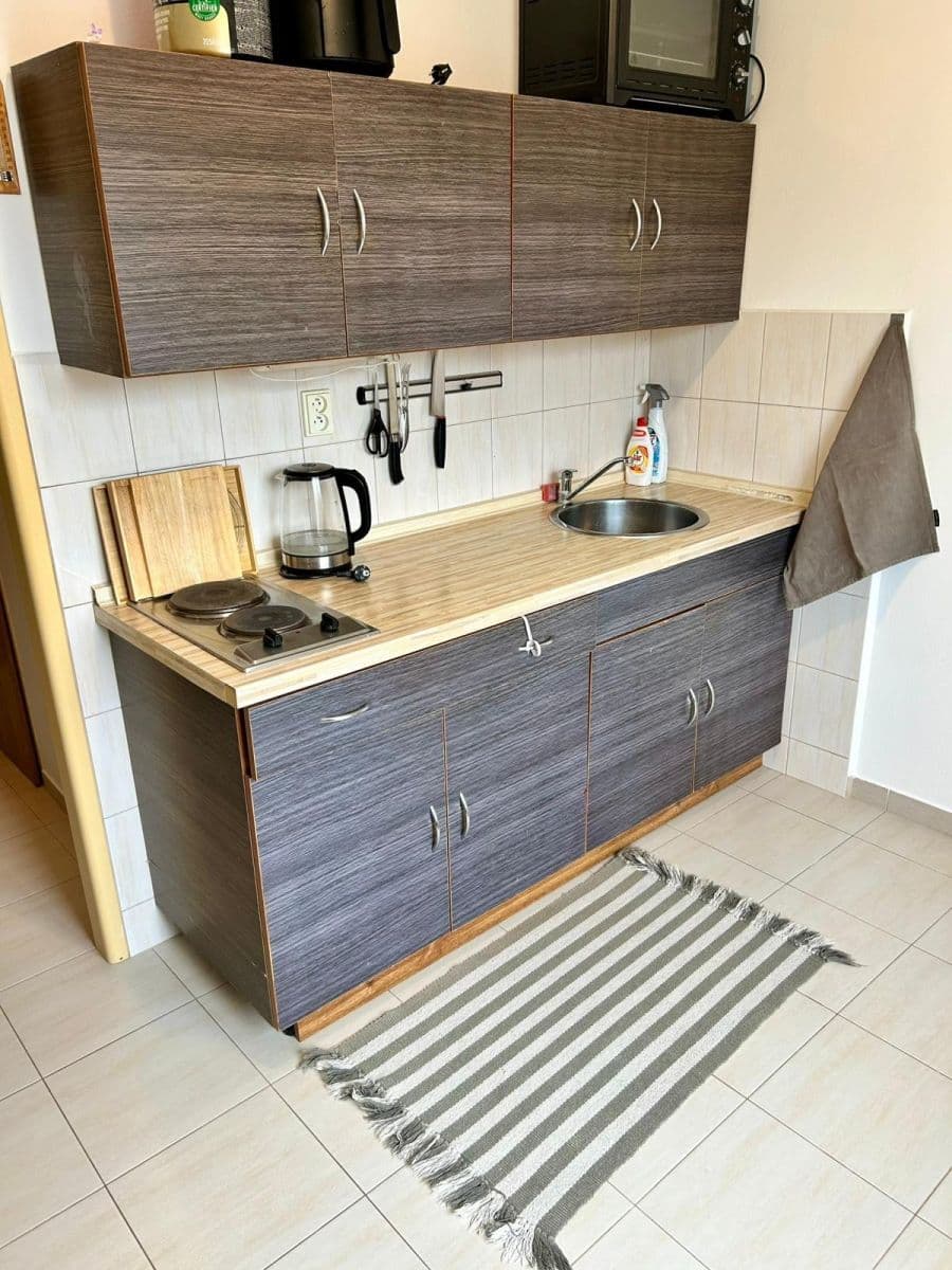 Pronájem bytu 1+1 35 m², Na Okrouhlíku, Pardubice, Pardubický kraj Pronájem bytu 1+1 35 m², Na Okrouhlíku, Pardubice, Pardubický kraj