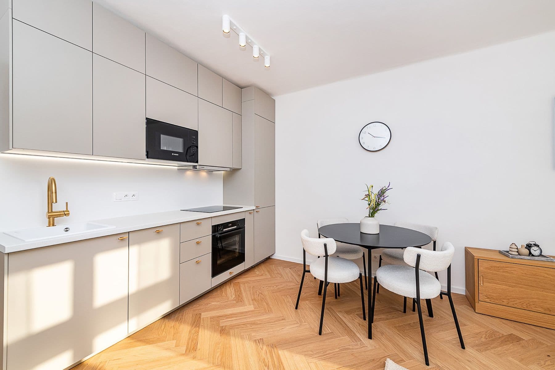 Prodej bytu 2+kk 41 m², Jakutská, Praha, Praha Prodej bytu 2+kk 41 m², Jakutská, Praha, Praha