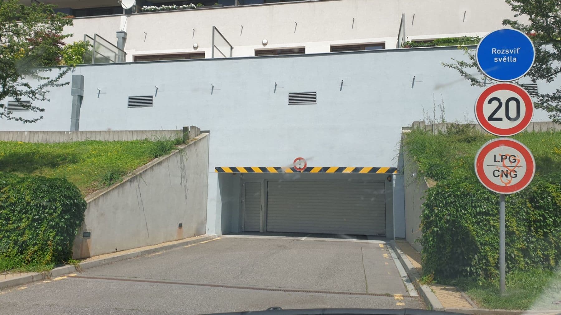 Pronájem garáže 15 m², Irská, Praha, Praha Pronájem garáže 15 m², Irská, Praha, Praha