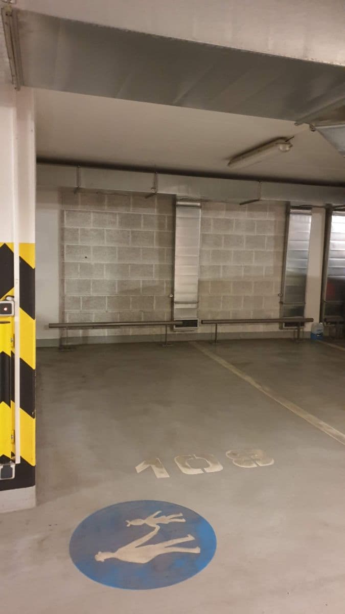 Pronájem garáže 15 m², Irská, Praha, Praha Pronájem garáže 15 m², Irská, Praha, Praha