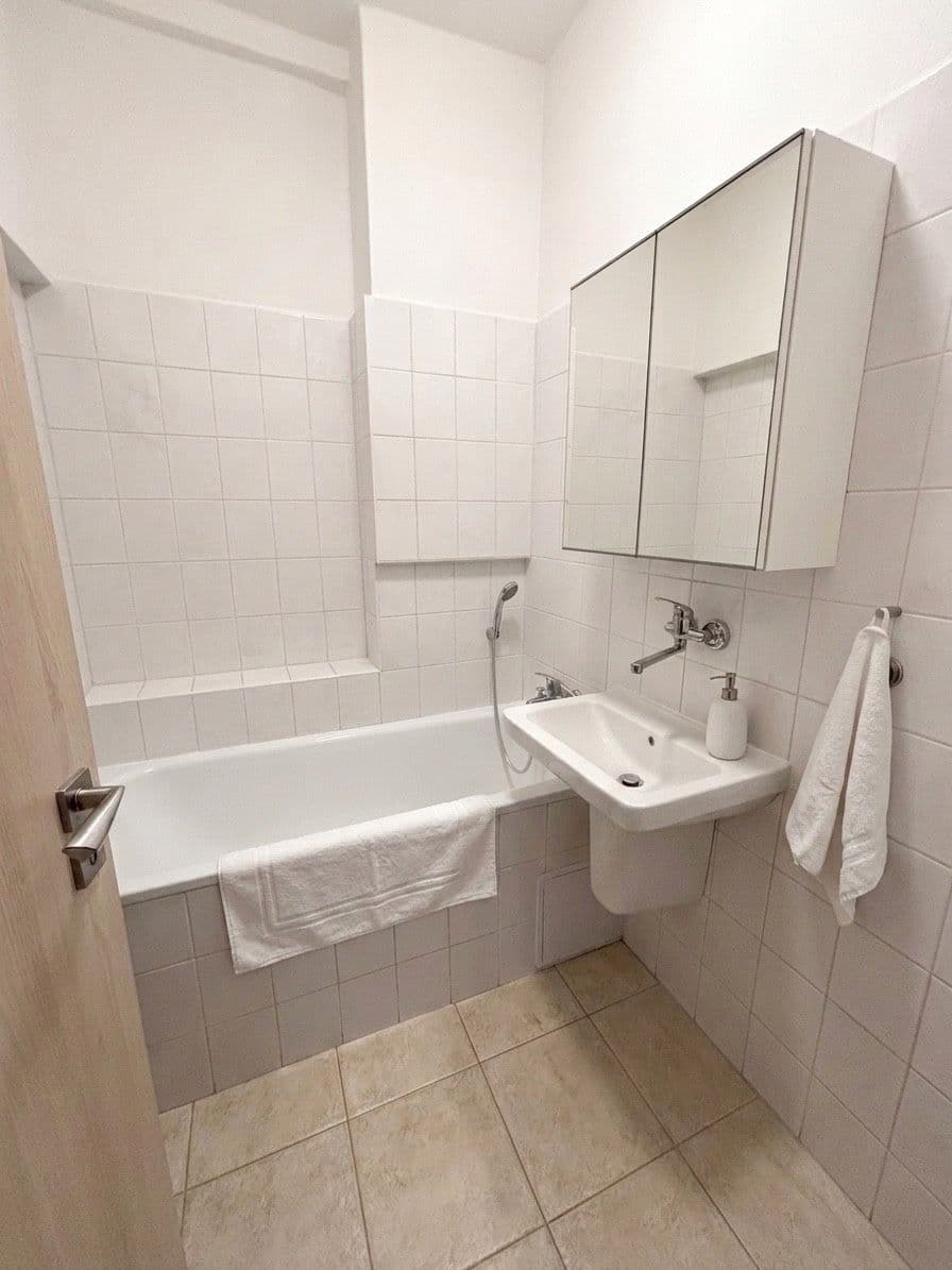 Prodej bytu 3+kk 77 m², Benešovo náměstí, Pardubice, Pardubický kraj Prodej bytu 3+kk 77 m², Benešovo náměstí, Pardubice, Pardubický kraj