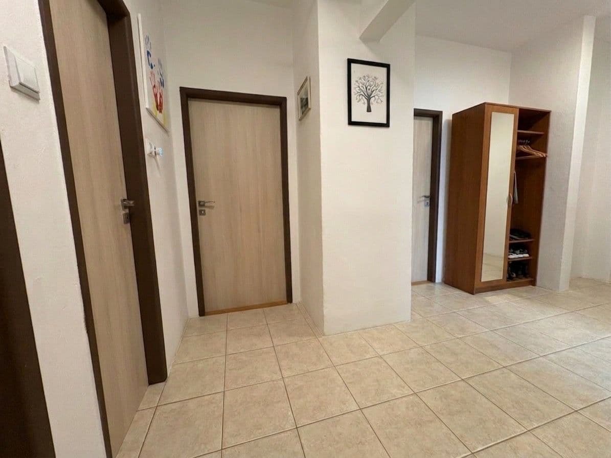 Prodej bytu 3+kk 77 m², Benešovo náměstí, Pardubice, Pardubický kraj Prodej bytu 3+kk 77 m², Benešovo náměstí, Pardubice, Pardubický kraj