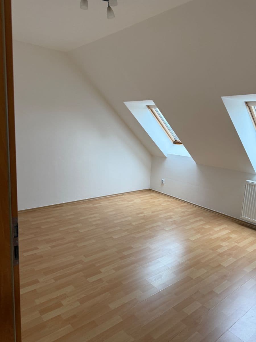 Pronájem bytu 2+kk 67 m², Požárníků, Braškov, Středočeský kraj Pronájem bytu 2+kk 67 m², Požárníků, Braškov, Středočeský kraj