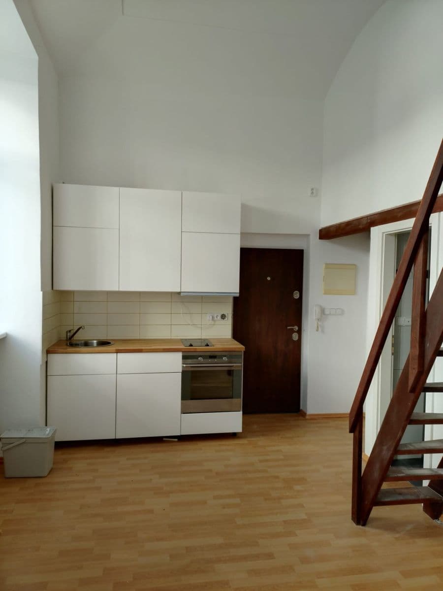 Pronájem bytu 1+kk 29 m², Křížová, Praha, Praha Pronájem bytu 1+kk 29 m², Křížová, Praha, Praha
