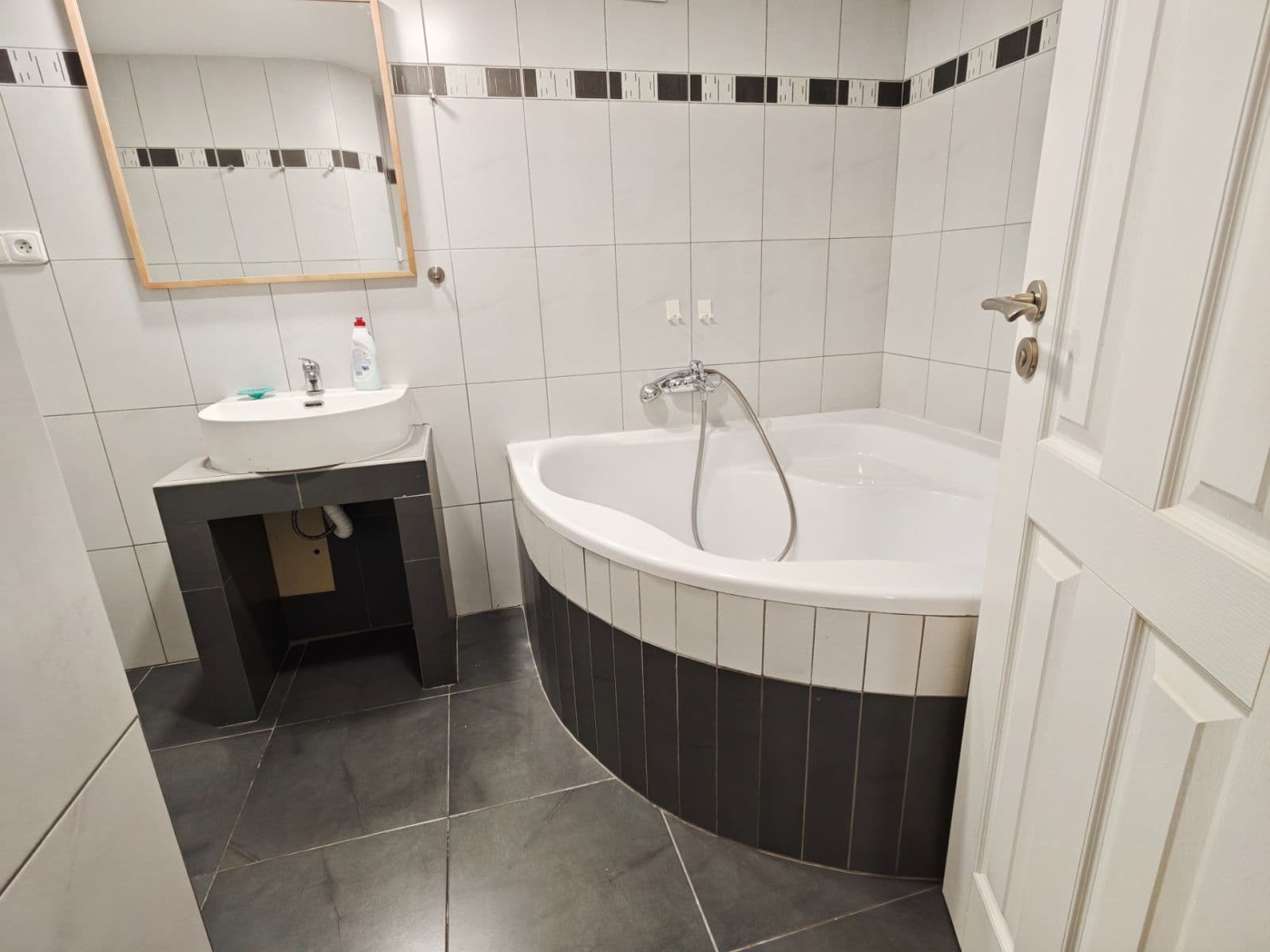 Pronájem bytu 1+kk 29 m², Křížová, Praha, Praha Pronájem bytu 1+kk 29 m², Křížová, Praha, Praha