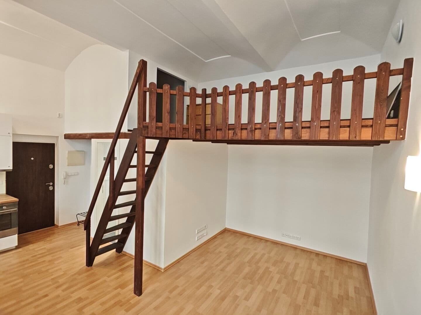 Pronájem bytu 1+kk 29 m², Křížová, Praha, Praha Pronájem bytu 1+kk 29 m², Křížová, Praha, Praha