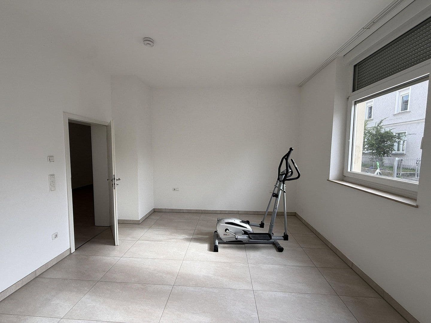 Pronájem bytu 3+1 90 m², Friesenstraße 8, Augsburg, Bavorsko Pronájem bytu 3+1 90 m², Friesenstraße 8, Augsburg, Bavorsko