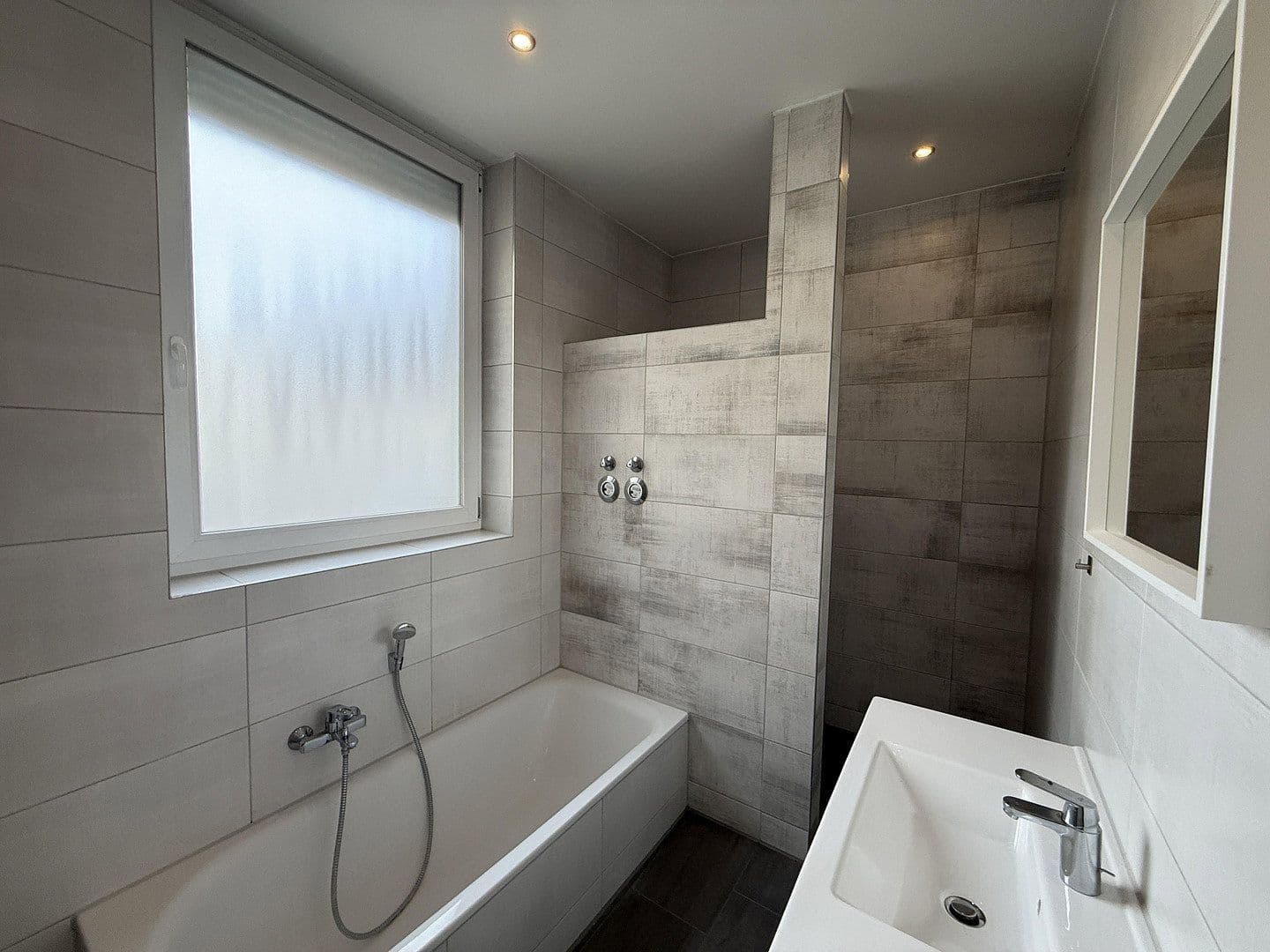 Pronájem bytu 3+1 90 m², Friesenstraße 8, Augsburg, Bavorsko Pronájem bytu 3+1 90 m², Friesenstraße 8, Augsburg, Bavorsko