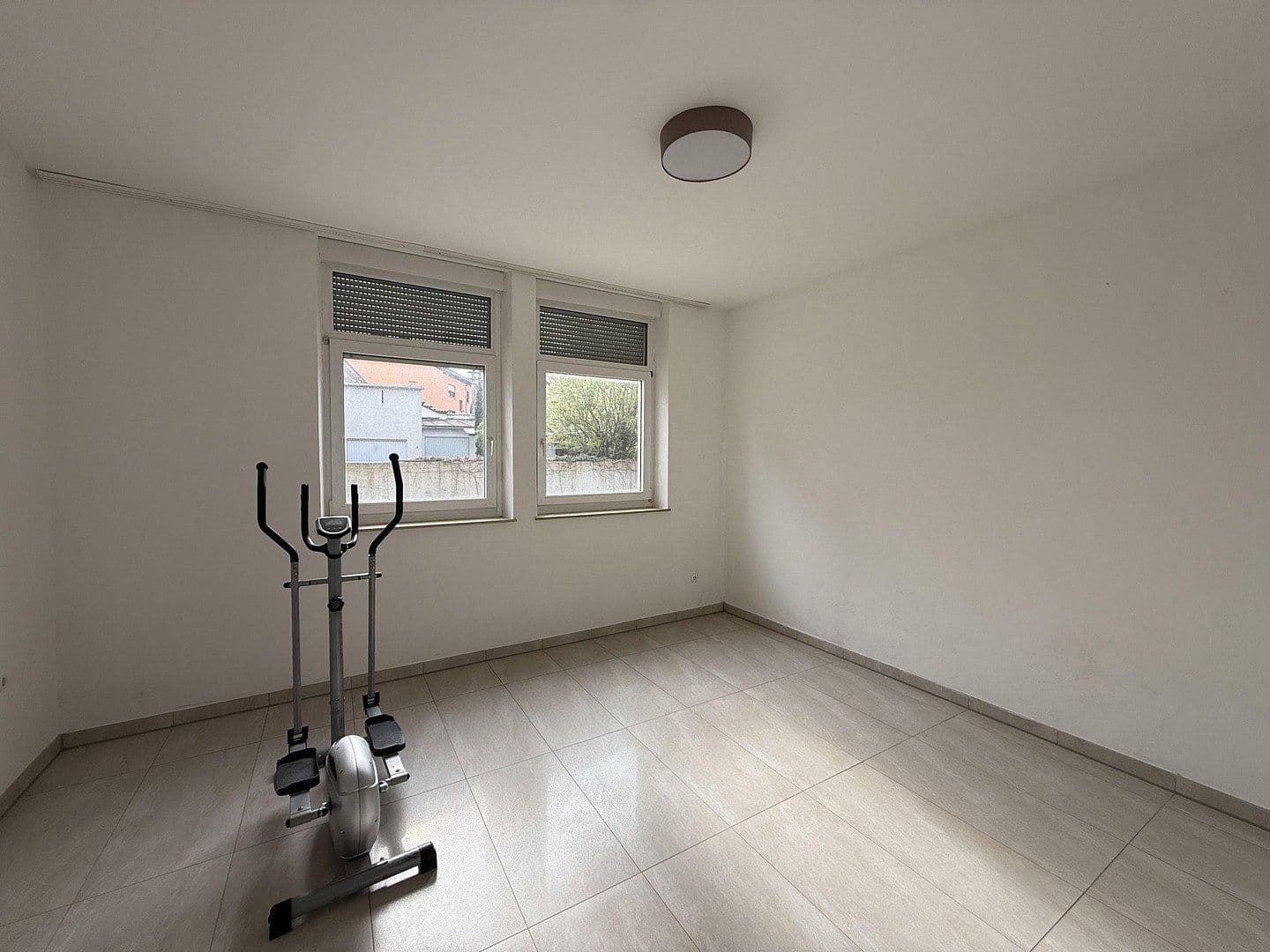 Pronájem bytu 3+1 90 m², Friesenstraße 8, Augsburg, Bavorsko Pronájem bytu 3+1 90 m², Friesenstraße 8, Augsburg, Bavorsko