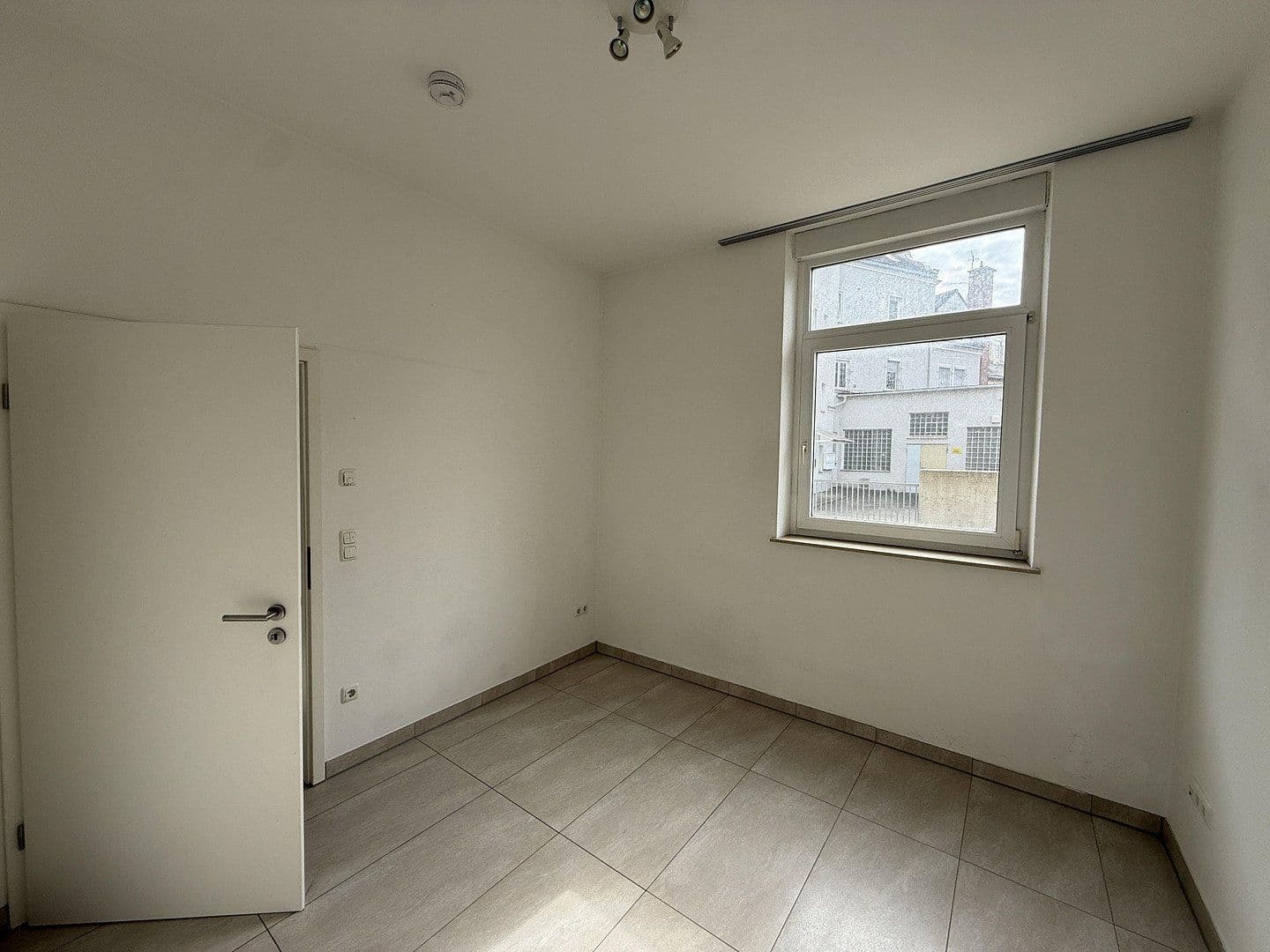 Pronájem bytu 3+1 90 m², Friesenstraße 8, Augsburg, Bavorsko Pronájem bytu 3+1 90 m², Friesenstraße 8, Augsburg, Bavorsko